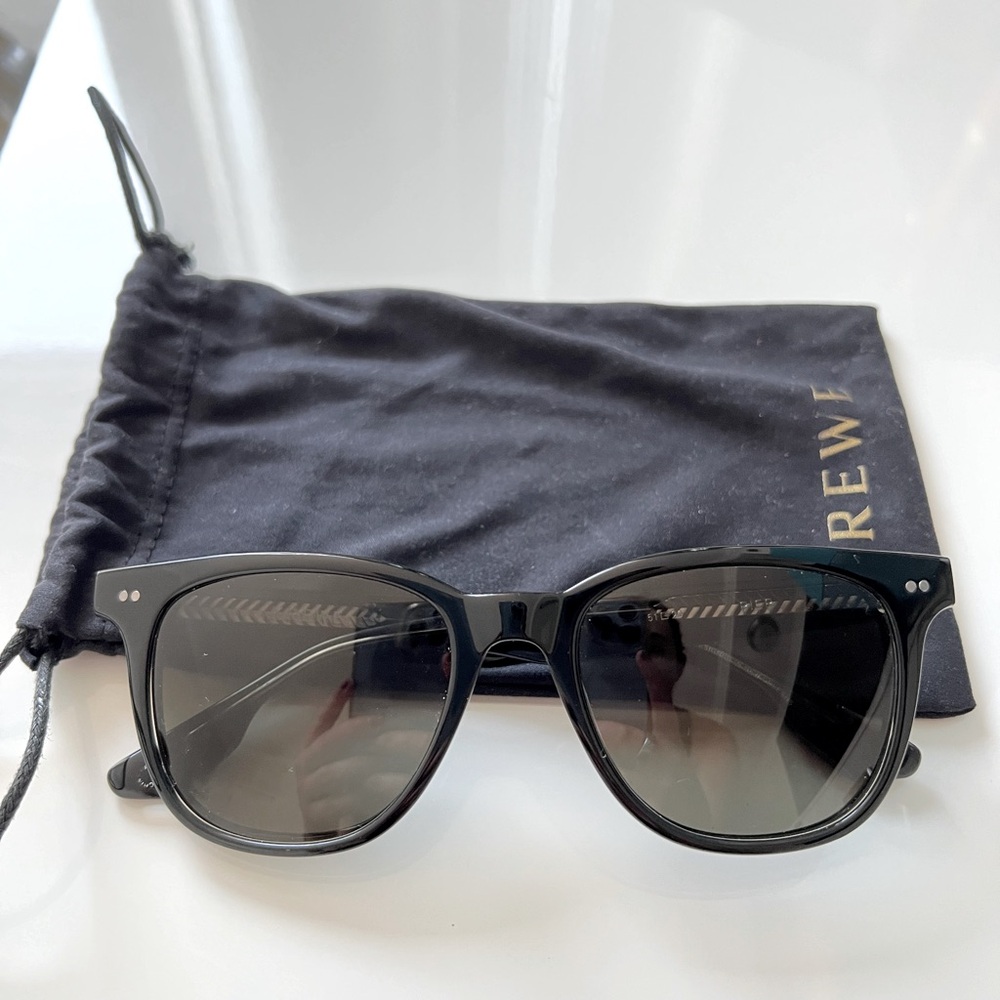 KREWE Black Sunglasses. 1 year old. No damage. Comes with cloth case - Picture 1 of 6